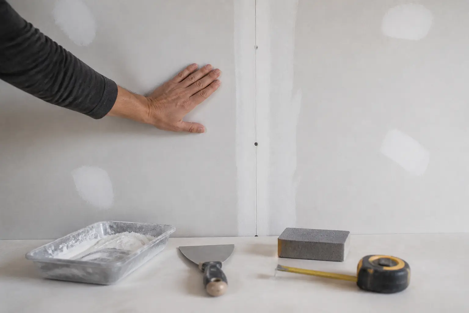 Avant la pose, réunir les bons outils et préparer un support propre